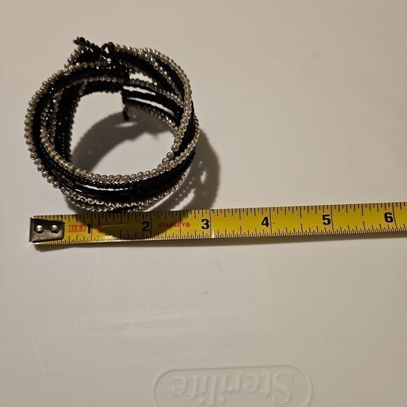 Black and Silver Expandable Braclet - Picture 4 of 4